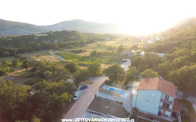 Appartements Bašić - Unterkunft Omis Kroatien