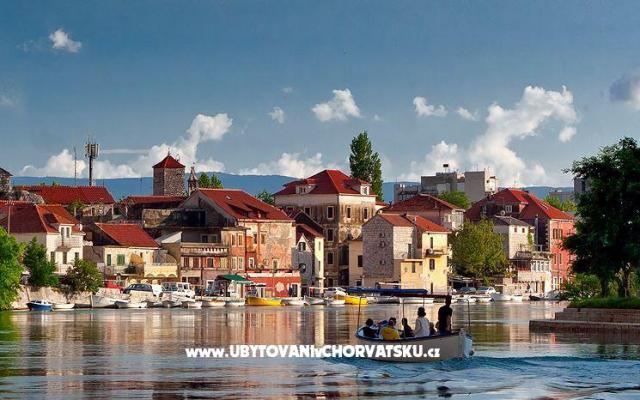 Appartements Martina - Unterkunft Omis Kroatien