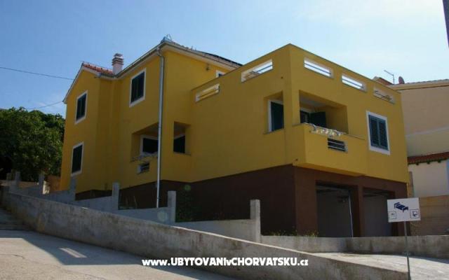 Villa Evelin - Unterkunft Pakostane Kroatien