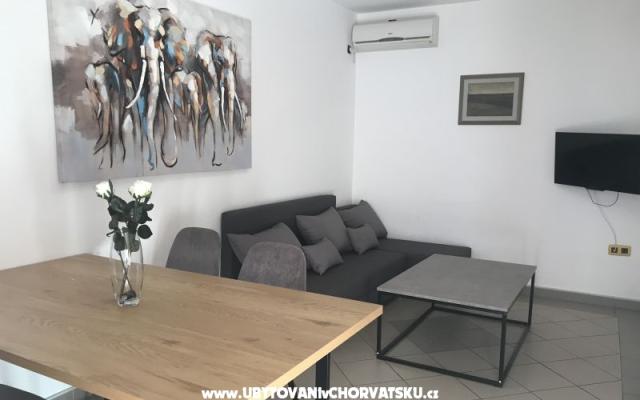 Appartements Andjela - Unterkunft Petrcane Kroatien