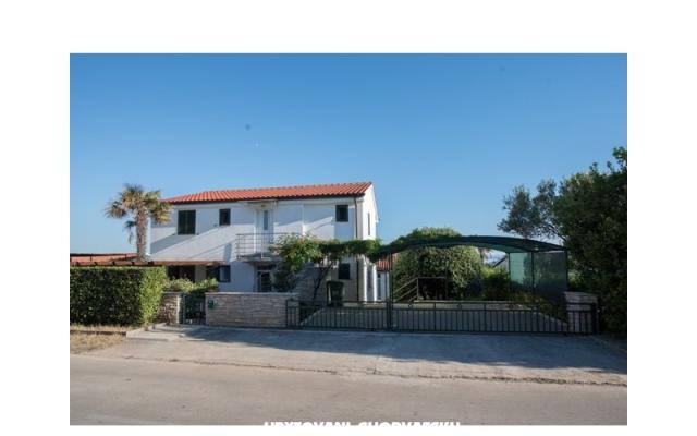 Appartements Bukvić - Unterkunft Petrcane Kroatien