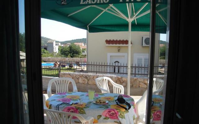 Apartment Holiday Haus Studeny - Unterkunft Pirovac Kroatien
