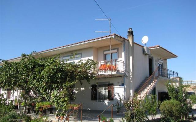 Apartment Letica - Unterkunft Pirovac Kroatien