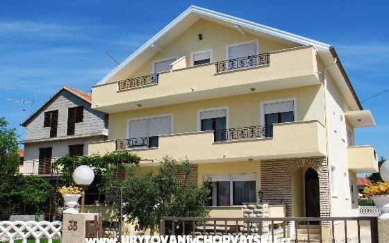 Appartements NELA - Unterkunft Pirovac Kroatien