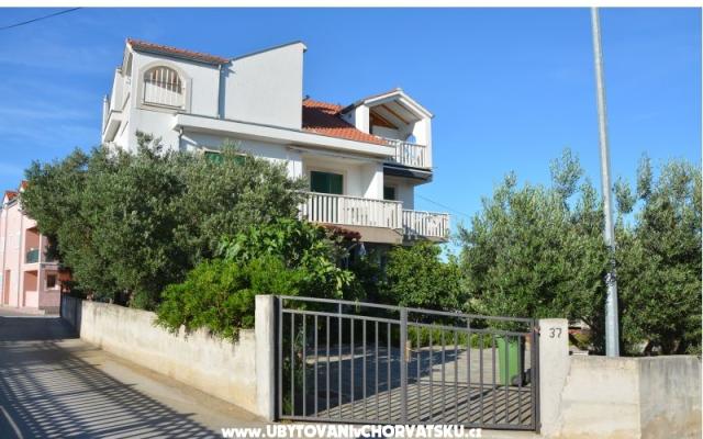 Appartements Biserka - Unterkunft Pirovac Kroatien