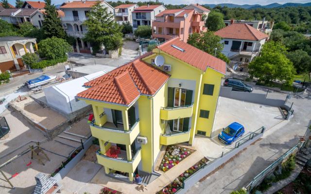 Villa Atlantida apartments - Unterkunft Pirovac Kroatien