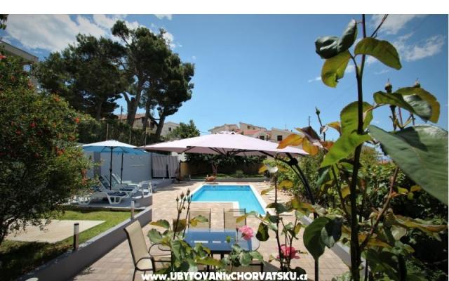 Wide Appartement with Pool  - Unterkunft Podstrana Kroatien