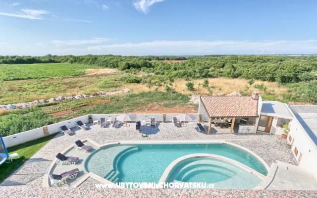 Ferienwohnungen mit Pool Štinjan - Unterkunft Pula Kroatien