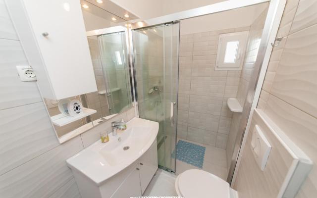 Apartment Miočić - Adam - Unterkunft Razanac Kroatien