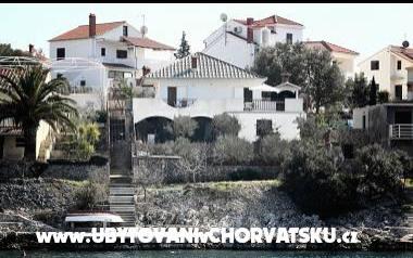 Ferienwohnungen Nikola Bego - Unterkunft Rogoznica Kroatien