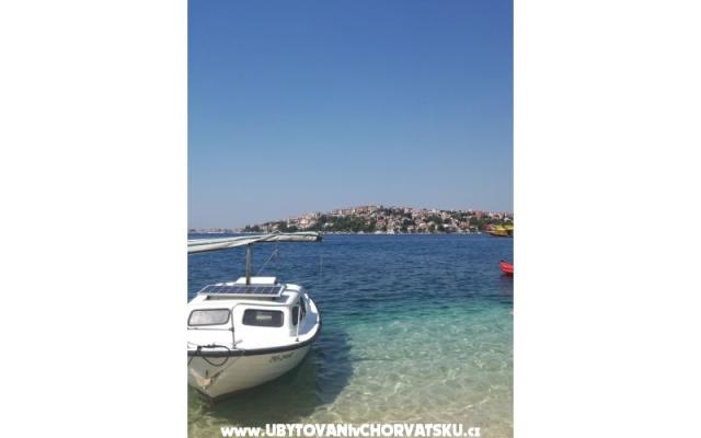 Haus am Strand - Unterkunft Rogoznica Kroatien