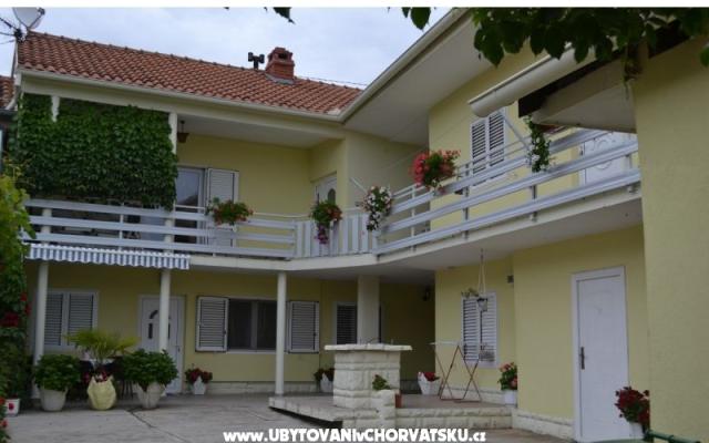 Appartements Mladenka - Unterkunft Sukosan Kroatien
