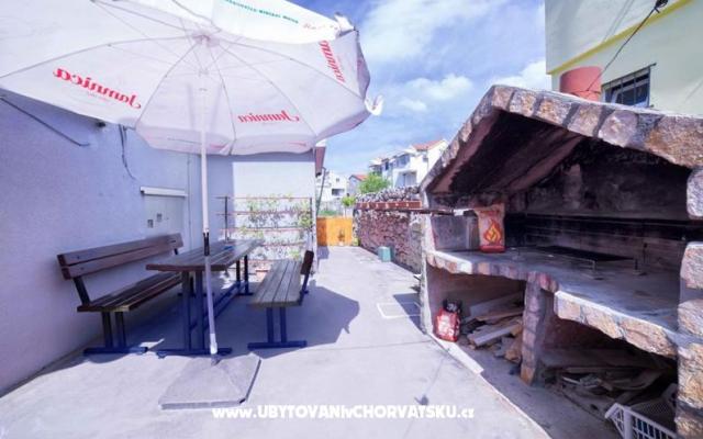 Apartment MIKA - Unterkunft Vodice Kroatien