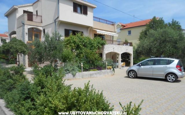 Appartements Mira - Unterkunft Vodice Kroatien