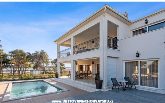 Villa CAROLUS Dalmatia - Unterkunft Vodice Kroatien