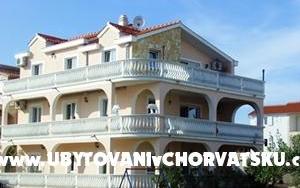 Villa Dolmar - Unterkunft Vodice Kroatien