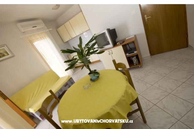 Appartements Dinko s grijanim bazenom – foto 16