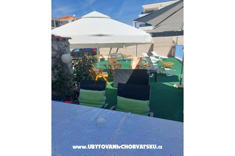 Appartements Dinko s grijanim bazenom – foto 18
