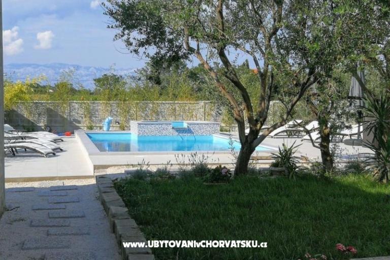 Family friendly Apt with a pool  – foto 9