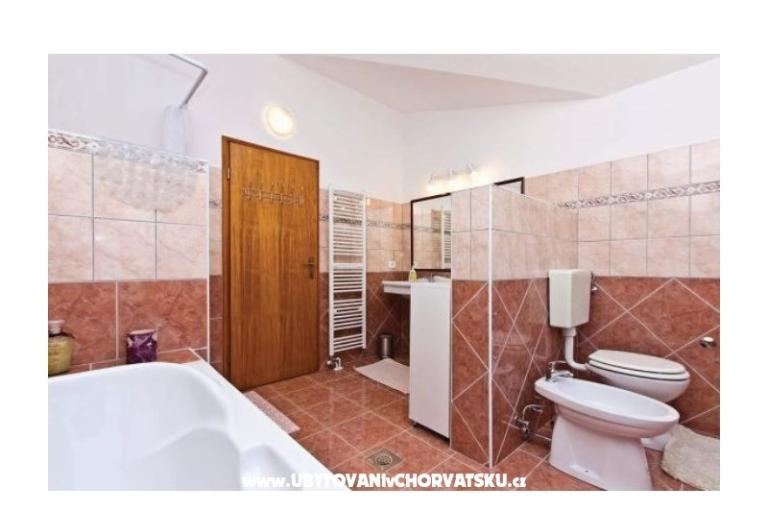 Family house mit Pool – foto 11