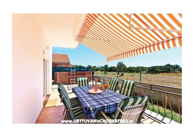 Family house mit Pool – foto 14