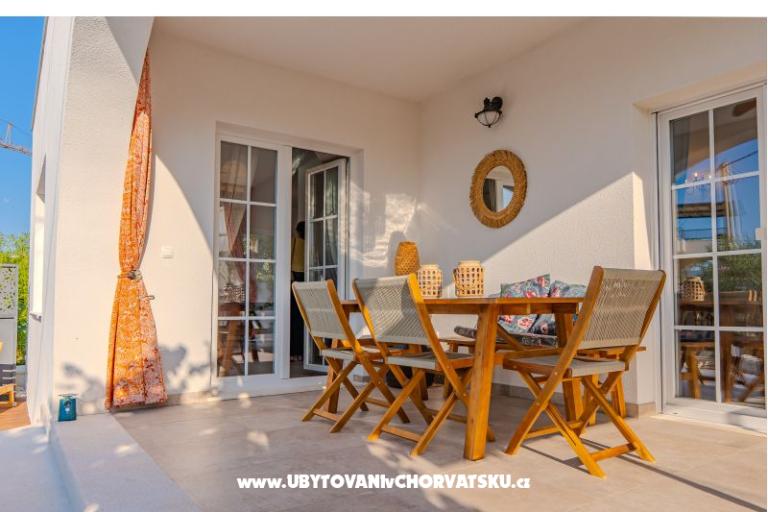 The Three Flowers Pool Haus – foto 11