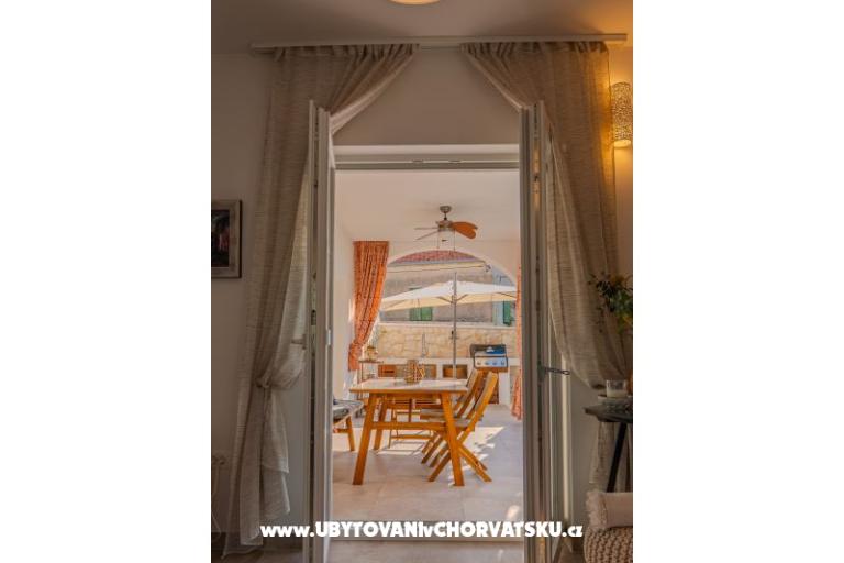 The Three Flowers Pool Haus – foto 12