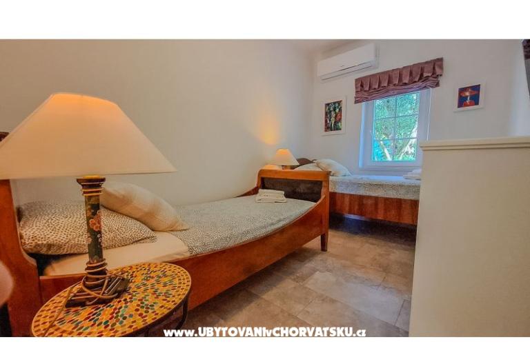 The Three Flowers Pool Haus – foto 40