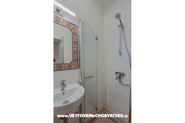The Three Flowers Pool Haus – foto 50
