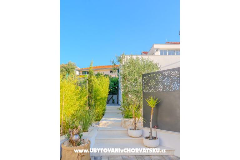 The Three Flowers Pool Haus – foto 53