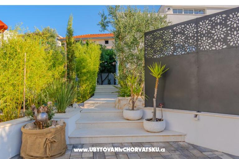 The Three Flowers Pool Haus – foto 54