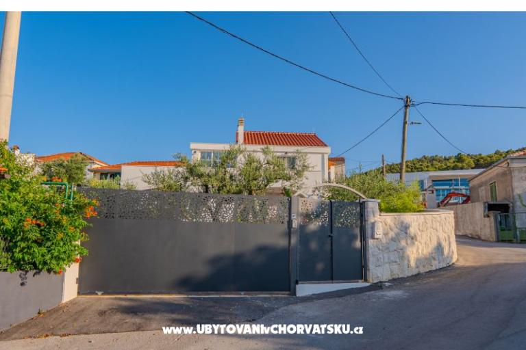 The Three Flowers Pool Haus – foto 58
