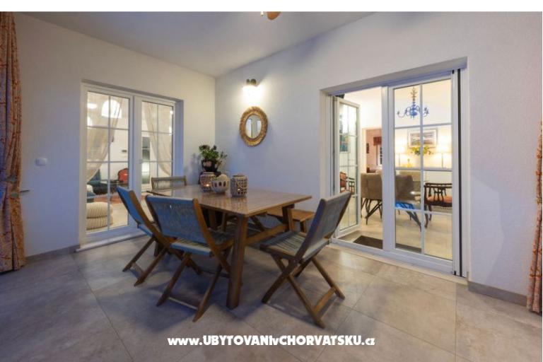 The Three Flowers Pool Haus – foto 65