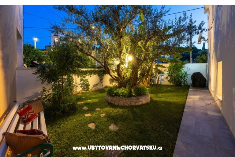 The Three Flowers Pool Haus – foto 68