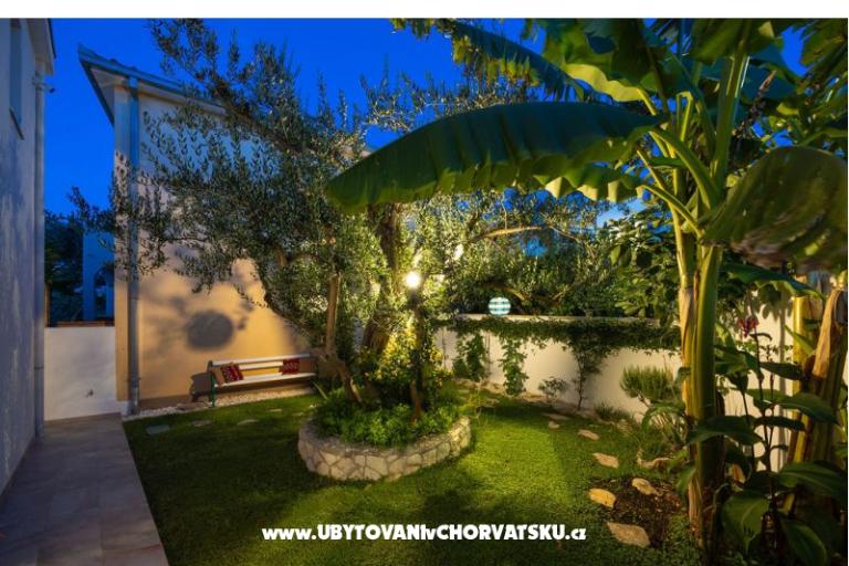 The Three Flowers Pool Haus – foto 69