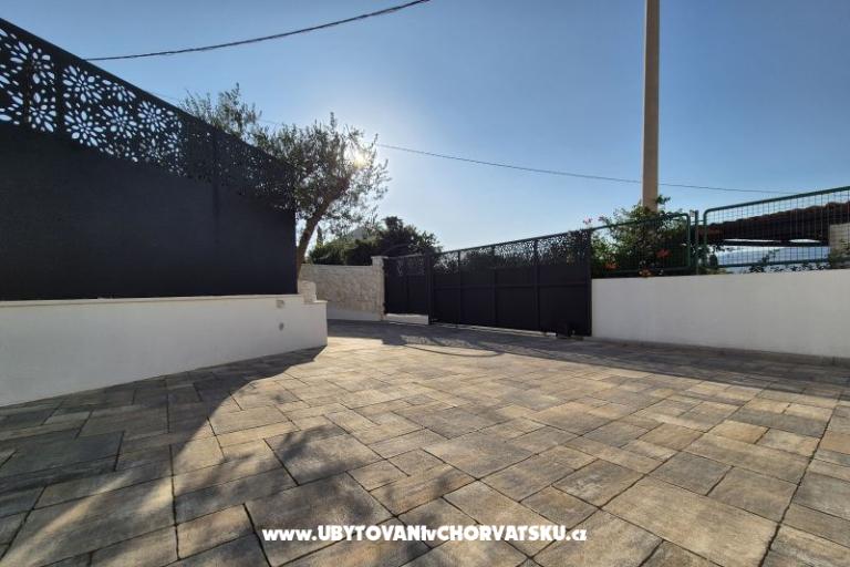 The Three Flowers Pool Haus – foto 7