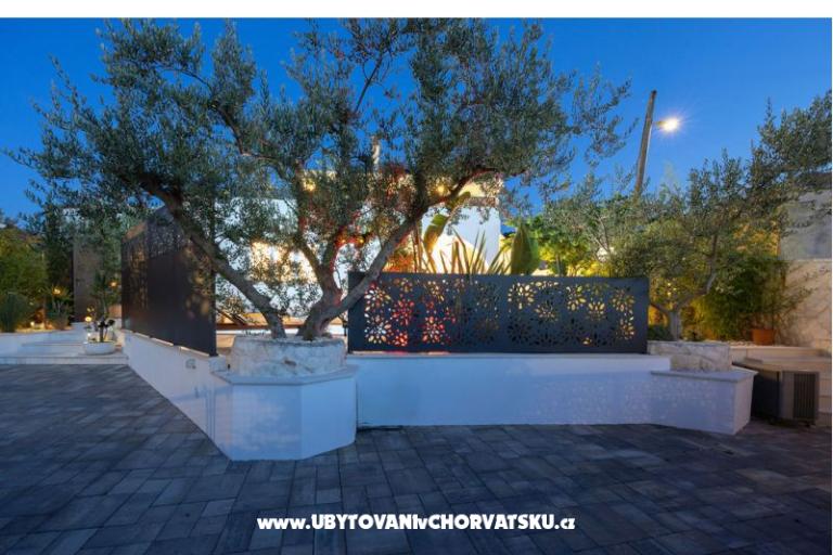 The Three Flowers Pool Haus – foto 72