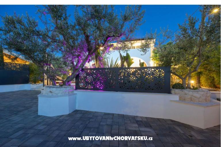 The Three Flowers Pool Haus – foto 73