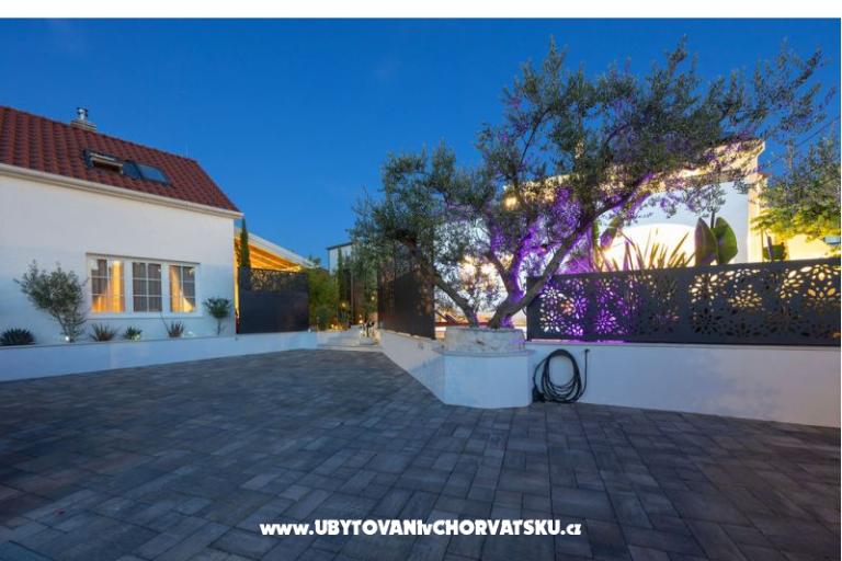 The Three Flowers Pool Haus – foto 74