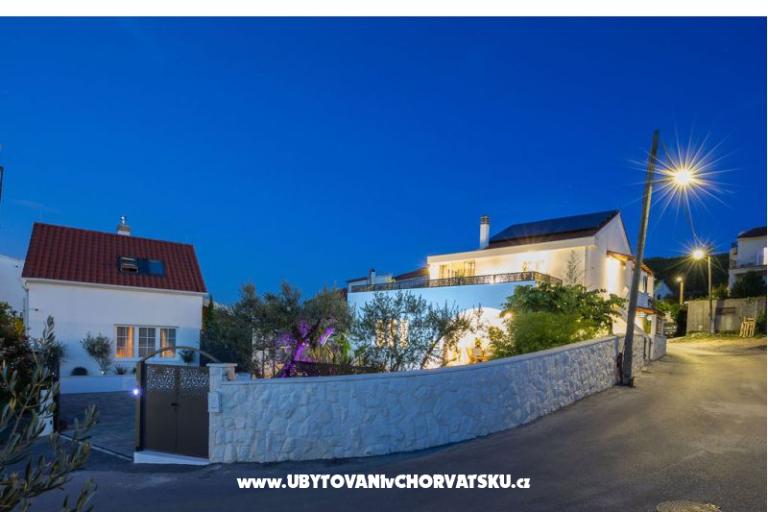 The Three Flowers Pool Haus – foto 75