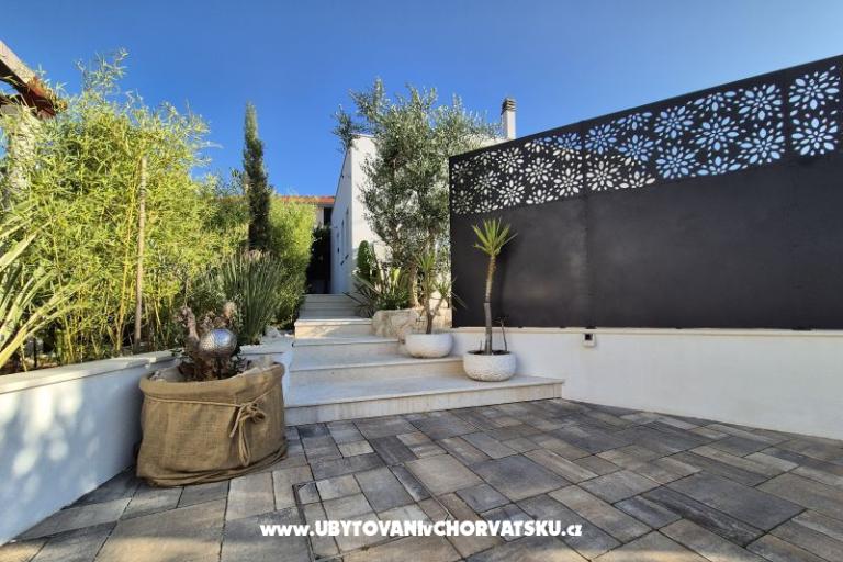 The Three Flowers Pool Haus – foto 8