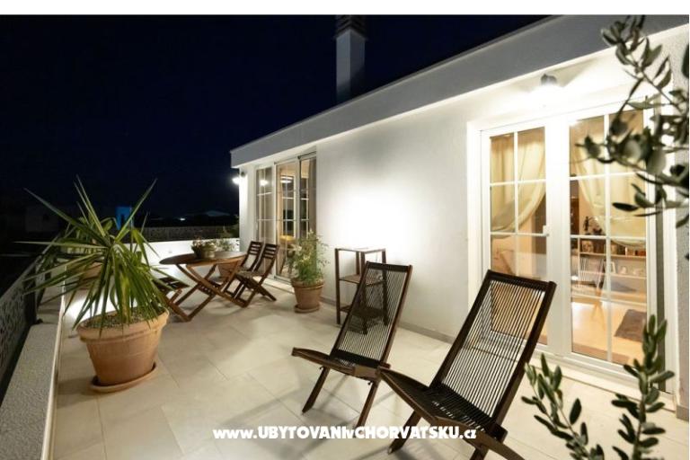 The Three Flowers Pool Haus – foto 92