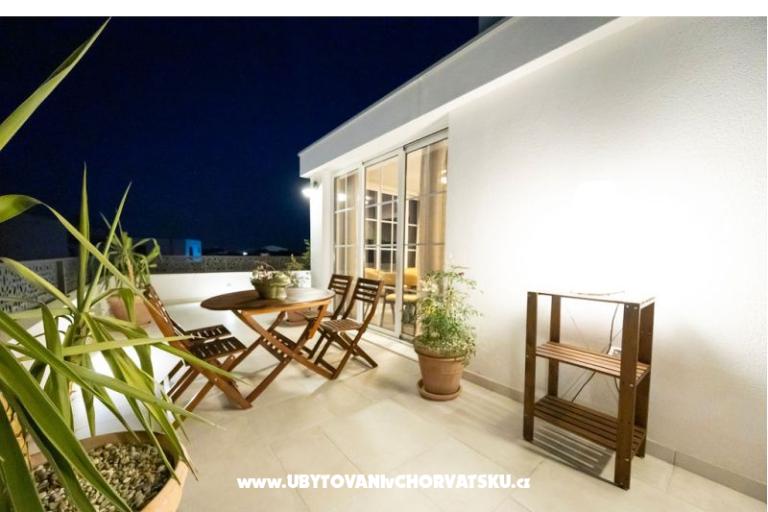 The Three Flowers Pool Haus – foto 93